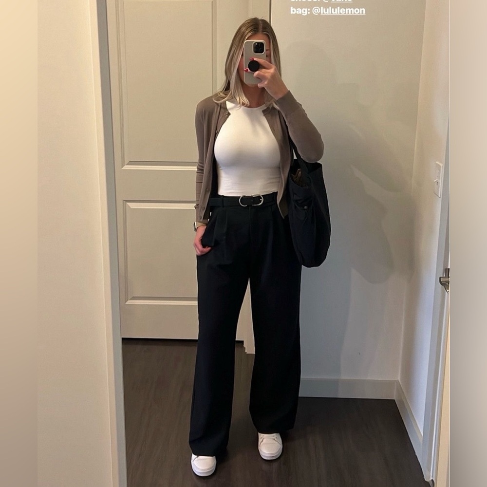 Aritzia The effortless Pant Crepette High- Waisted Pants Size 0